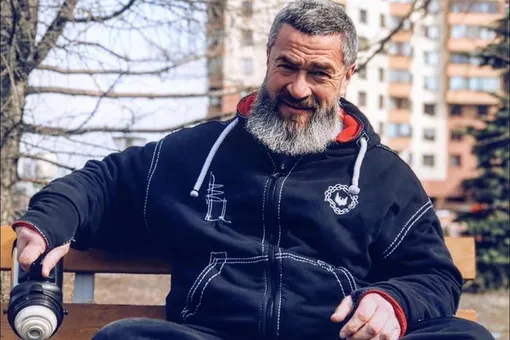 «Мужик! Да ты железный!» Тренер реалити шоу «Взвешенные и счастливые люди» 49-летний Сергей Бадюк показал мускулистый торс