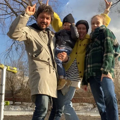 Ольга Ломоносова с гражданским мужем и детьми
