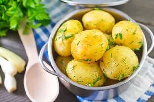 Добавьте один ингредиент в картофель при варке: даже старые клубни будут вкусными и ароматными