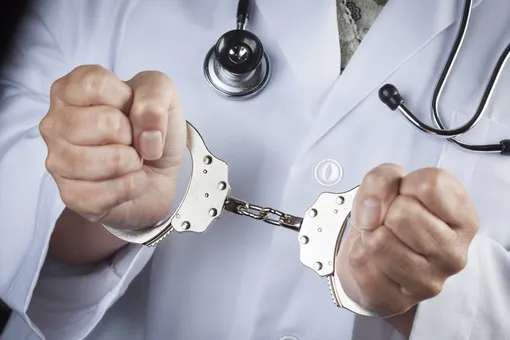 Ижевский врач, изнасиловавший пациентку, получил условный срок
