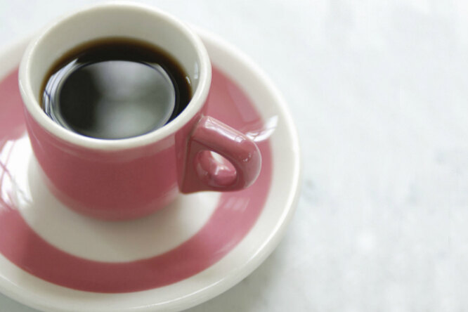 Почему не стоит пить кофе ранним утром?