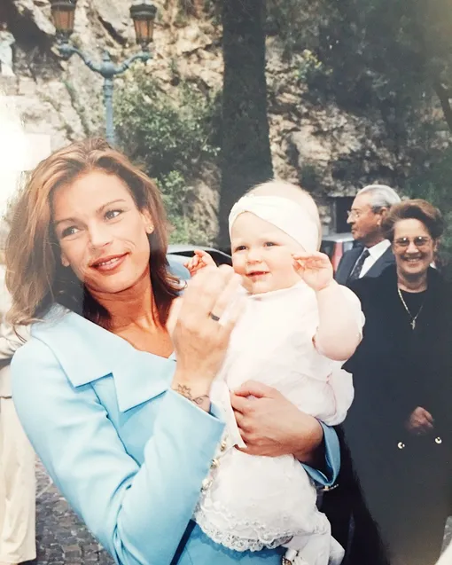 Камилла Готтлиб в детстве с матерью, принцессой Монако Стефанией. Архивное фото