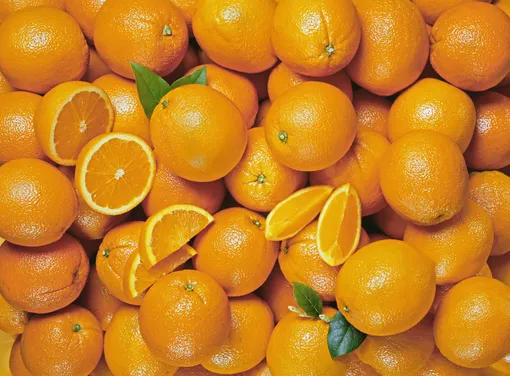 много апельсинов