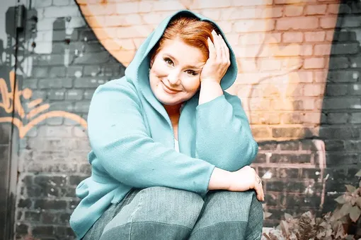 «Как вы похудели»: подписчики одобрили новое фото звезды «Ворониных» Юлии Куварзиной