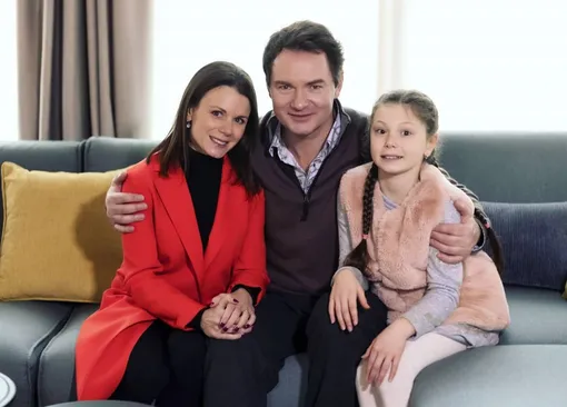 Мария Петрова с мужем и дочкой