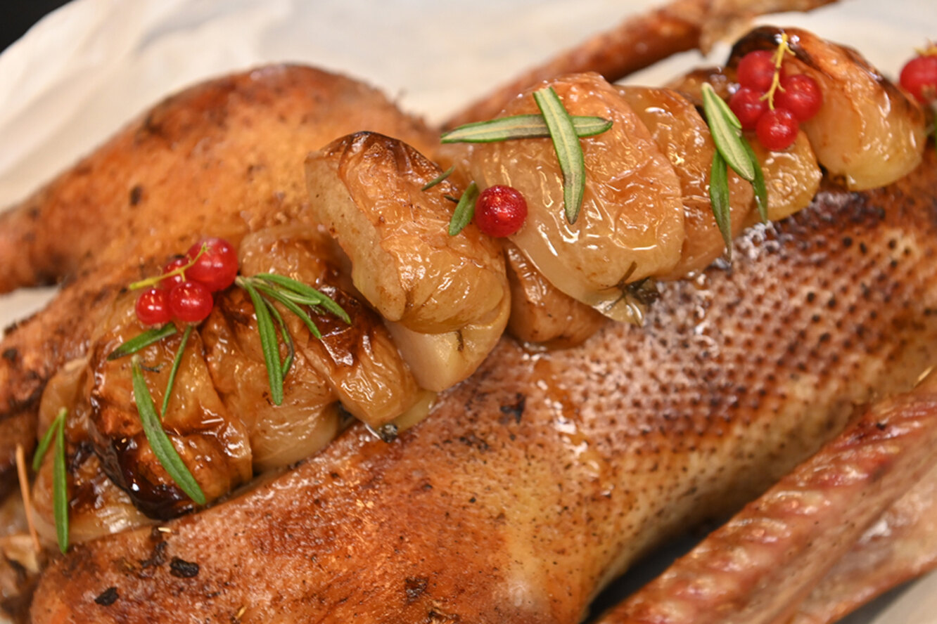 Кухня ТВ Ганич и Мосин вкус праздника куриный рулет