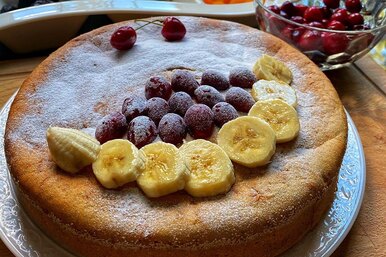 Рецепты звёзд: Юлия Ковальчук готовит банановый пирог