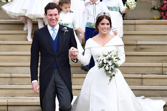 Британская принцесса вышла замуж в платье, открывающем шрам на спине