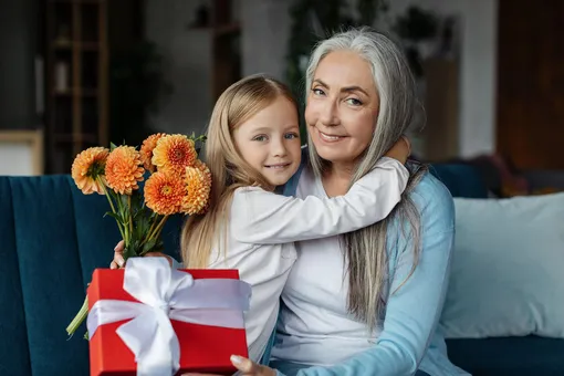 Что подарить бабушке на 8 марта: лучшие идеи подарков