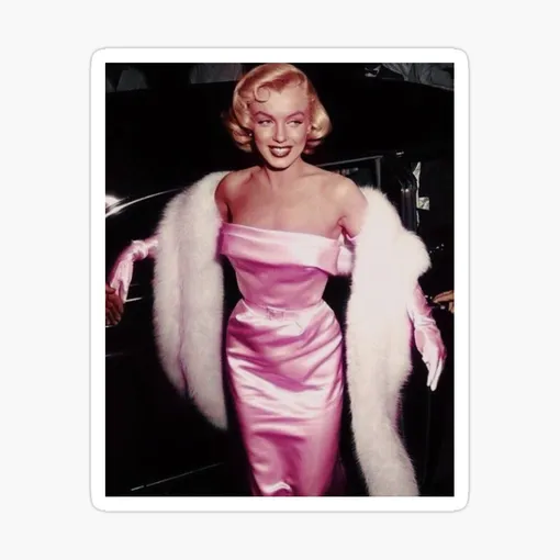 Мэрилин Монро в розовом платье