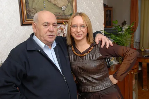 «Нам его не хватает ровно 8 лет»: Елизавета Мазуркевич показала архивное фото с Хоботовым из «Покровских ворот