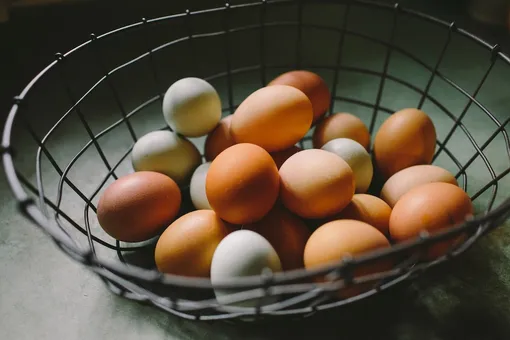 Яйца в корзинке