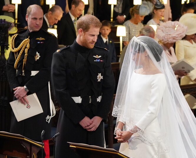 Свадьбу принца Гарри и Меган Маркл назначили на 19 мая 2018 года, мероприятие прошло в часовне Святого Георгия Виндзорского Замка