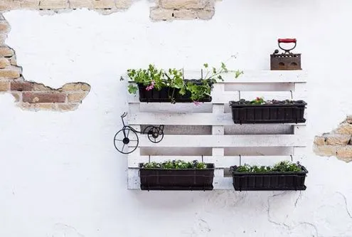Что можно сделать на даче из деревянных паллет: 16 идей для садового участка с фото