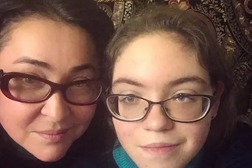 «Никогда у моей дочери не было аутизма!»: Лолита о недуге своей наследницы