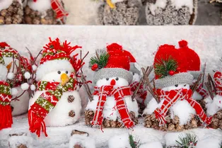 Как сделать новогодних снеговиков своими руками в домашних условиях