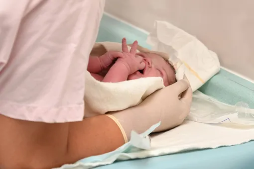 «Круг замкнулся»: студентка приняла роды в клинике, где родилась 28 лет назад