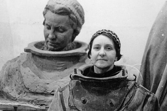 Стальная русалка блокадного Ленинграда: Нина Соколова, первая женщина-водолаз Стальная русалка блокадного Ленинграда: Нина Соколова, первая женщина-водолаз