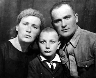 Михаил Жванецкий с родителями