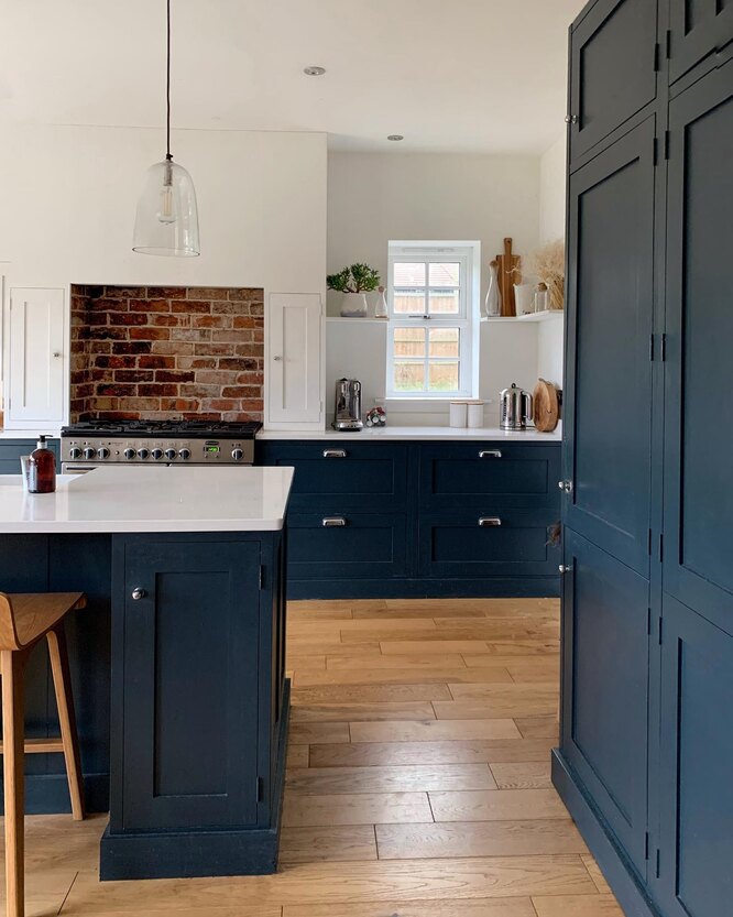 Тёмно-синяя кухня фото