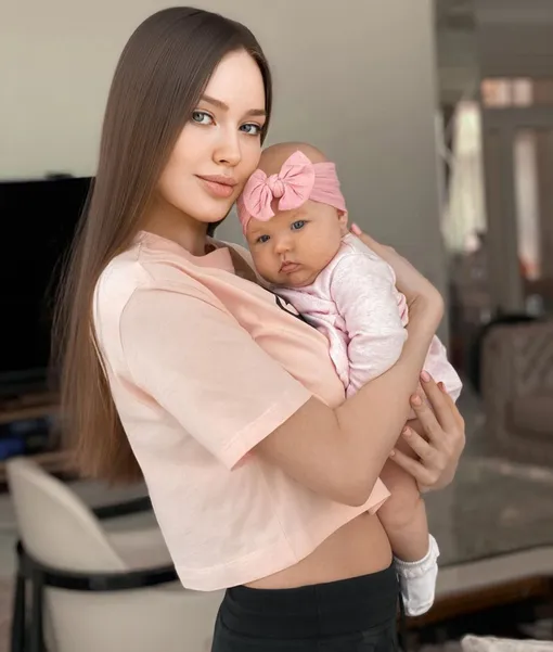 Анастасия Костенко с младшей дочерью Евой