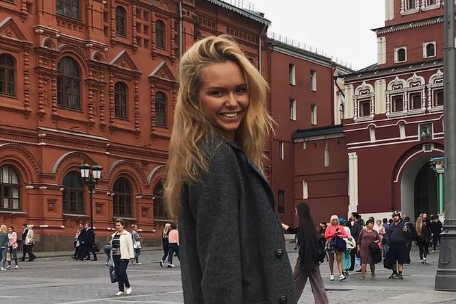 Стефания Маликова показала редкий кадр с братьями Стефания Маликова показала редкий кадр с братьями