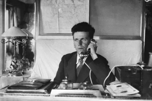 Советский флотоводец времен Гражданской войны и дипломат Федор Федорович Раскольников на яхте «Межень»