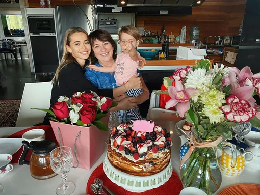 Анна Хилькевич с мамой Татьяной Андреевной и дочерью Марией