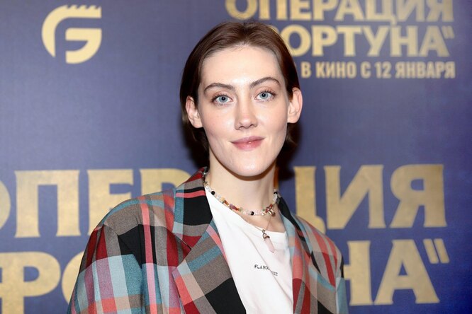 Дочь Юлии Ауг пришла на премьеру сериала «Актрисы» с возлюбленным ...