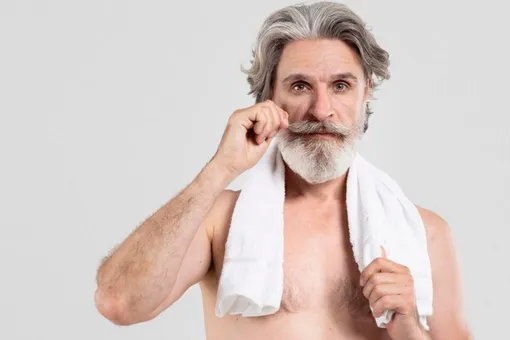 Бороду, особенно длинную, нужно регулярно мыть и расчесывать