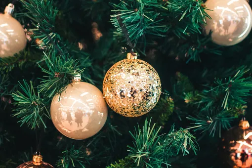 Семь советов по уборке и хранению новогодних украшений после праздников