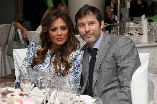 Юлия Началова официально подтвердила развод с хоккеистом Александром Фроловым