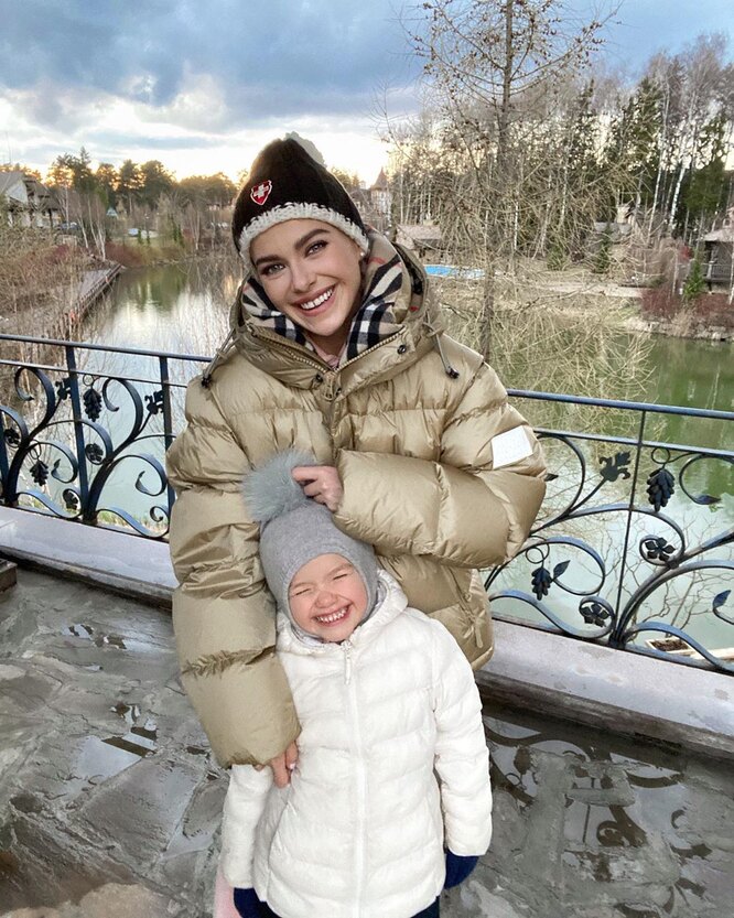 Елена Темникова с дочерью Александрой фото