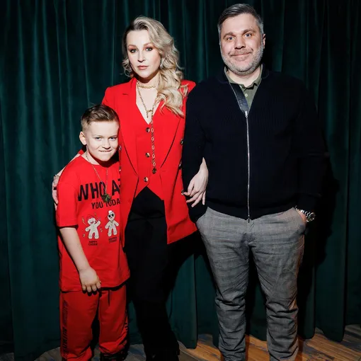 Ольга Медынич и Джемал Тетруашвили с сыном Ольги Дмитрием фото
