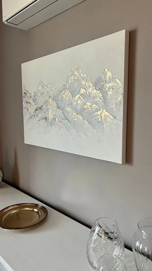 Пример картины в гостиную в стиле «тёплый минимализм»