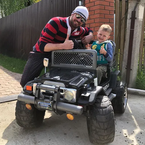 Роман Костомаров с сыном Ильей