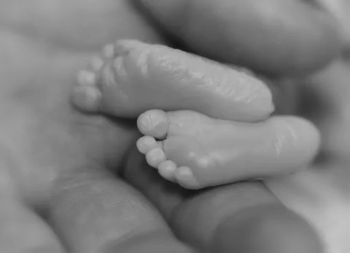 Зачем нужна фотосессия родителям умерших новорожденных: как пережить потерю ребёнка