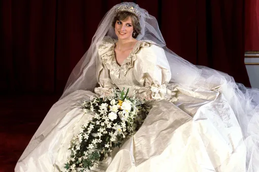 Почему у принцессы Дианы было два свадебных букета невесты?