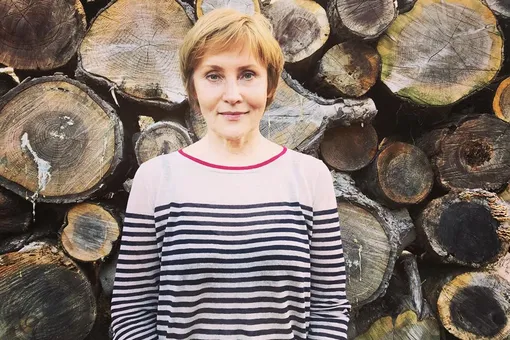 «Невозможно хороши»: 54-летняя Жанна Агалакова показала честное селфи с веснушками