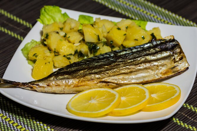 Варёная картошка с рыбой и лимоном Варёная картошка с рыбой и лимоном