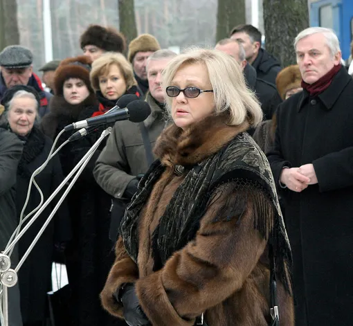 Вдова основателя группы «Песняры» Владимира Мулявина Светлана Пенкина во время церемонии открытия памятника на Восточном кладбище в Минске.