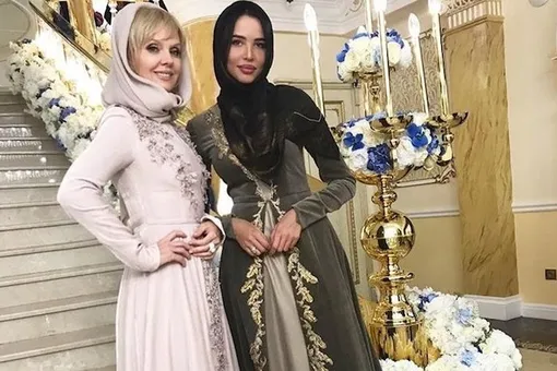 Певица Валерия и возлюбленная Тимати Анастасия Решетова примерили мусульманские наряды