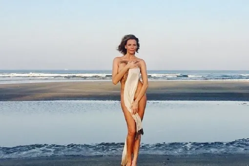 Вот это тело! 39-летняя Любовь Толкалина полностью обнажилась на пляже Крыму