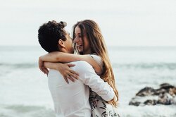 Вот счастливчики! Названы знаки зодиака, которым чаще всего везёт в любви