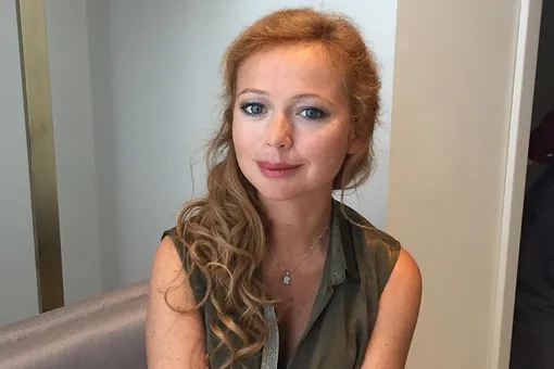 Беременная Елена Захарова продемонстрировала округлившийся живот