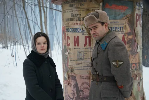 Анна Пескова и Пётр Фёдоров на съемках фильма «Лётчик»