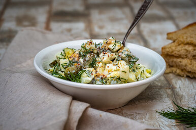 Салаты с солёными огурцами: топ-10 бюджетных рецептов на любой вкус Салаты с солёными огурцами: топ-10 бюджетных рецептов на любой вкус