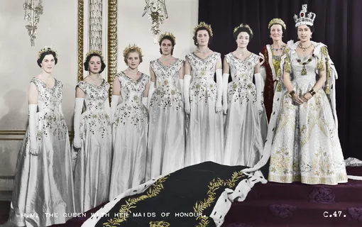 Елизавета II и её фрейлины в день коронации королевы 2 июня 1953 года