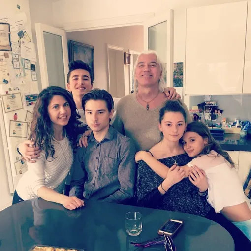 Дмитрий Хворстовский с семьей