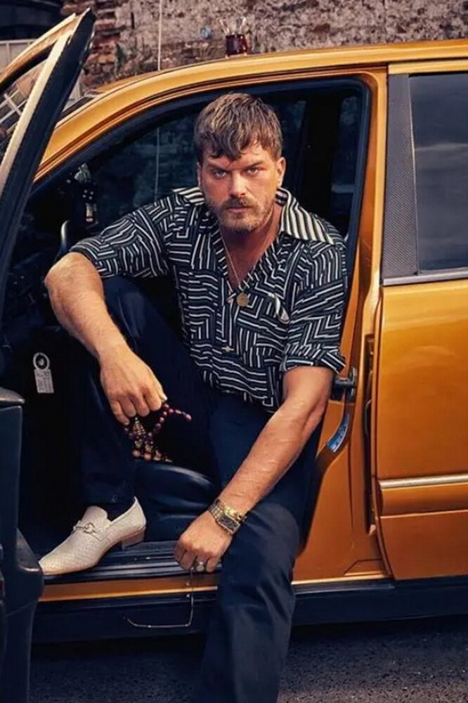 Бурак Йорюк позаимствовал образ у Кыванча Татлытуга для сериала «Камень, ножницы, бумага»